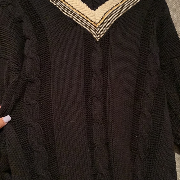 GAP dark navy sweater. Possibly black - Picture 2 of 3